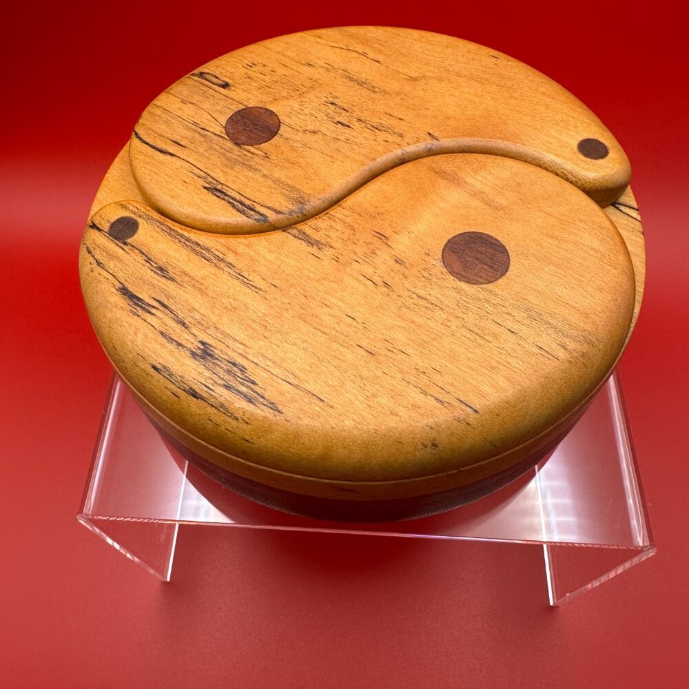 Vintage James Bateman signed yin-yang wooden jewelry box. - Picture 3 of 10